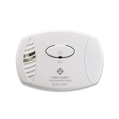 First Alert Carbon Monoxide Detector, Plug-In Alarm with Battery Backup, CO606, White, 1-Pack